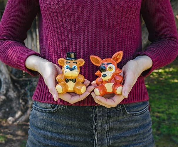 Five Nights At Freddy's Freddy and Foxy Ceramic Salt and Pepper Shaker Set | Spice Dispenser Storage Canisters thumbnail 2