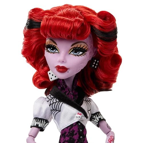 Monster High Boo-riginal Creeproduction - Operetta, bambola da collezione con diario, ragnetto Memphis Daddy O Longlegs e piedistallo, giocattolo per bambini, 6+ anni, HYV90 thumbnail 3