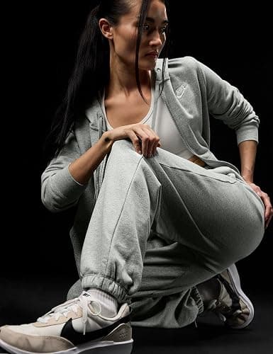 Nike Women's Sportswear Club Fleece Mid-Rise Oversized Sweatpants thumbnail 2