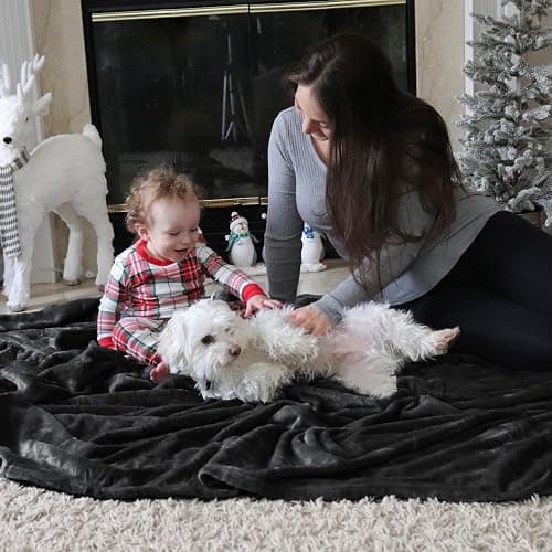 Bedsure Fleece Blankets King Size Black - Bed Blanket Soft Lightweight Plush Cozy Fuzzy Luxury Microfiber, 108x90 inches - Black - King (108" x 90") thumbnail 8