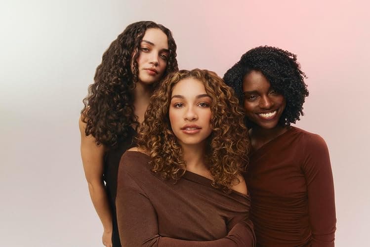 Ouidad Advanced Climate Control Heat & Humidity Gel, Holiday Gift for Curly Hair, Anti-Frizz Styling Gel Locks in Moisture & Blocks Humidity for Defined, Frizz-Free Curls, No Parabens or Sulfates thumbnail 8