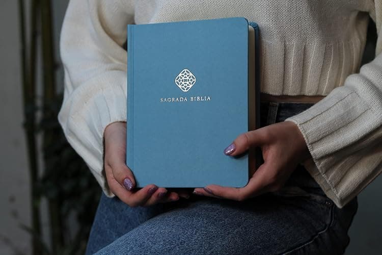 Biblia Católica de apuntes, Tapa dura/tela, Azul, Comfort Print (Spanish Edition) thumbnail 5
