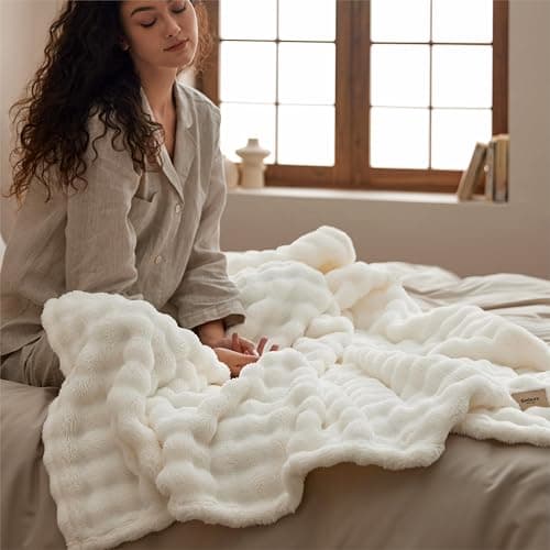 Bedsure 3D Fleece Bubble Blanket for Couch - GentleSoft Cute White Throw Blanket for Sofa Bed Room Decor - Luxury Soft Cozy Cloud Blanket Mothers Gifts for Women, Lightweight, Off White, 50"×60" thumbnail 2