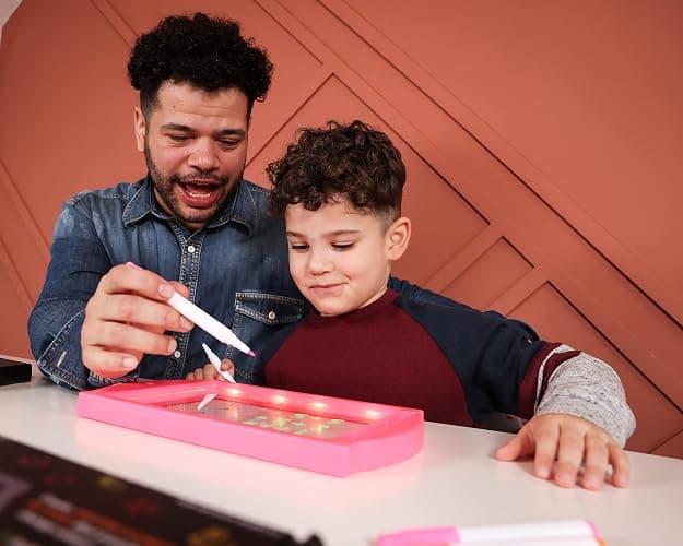 Mavin's Magic - Glow Art - LED Drawing Board for Children - Pink Light Up Drawing Pad, with Glow in The Dark Colouring Pens - Battery Powered Drawing Tablet - Light Up Tracing Pad Suitable for 5+ thumbnail 3