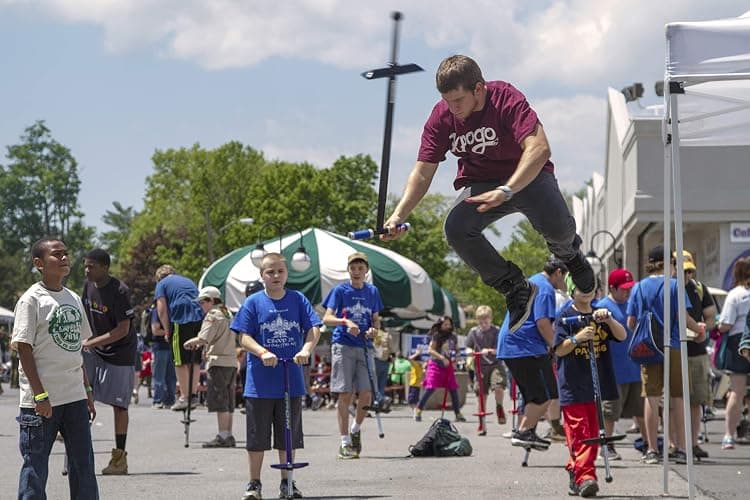 NSG Flight Premium Perfomance Pogo Stick - Ages 9 and Up - 80-180 Pounds thumbnail 5