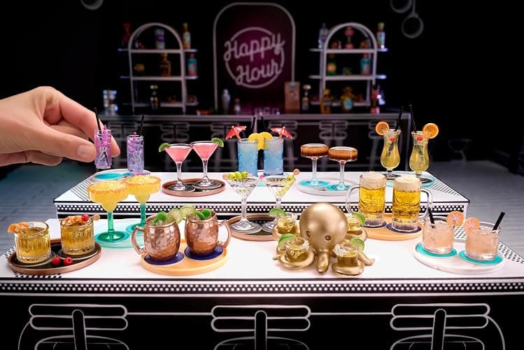 MGA's Miniverse Make It Mini Happy Hour - Mini-Sammlerstücke in Blindverpackung - Nachgebildete DIY Cocktails - Nicht ESSBAR, Harz-Bastelset - Sammlerstücke für Erwachsene und Sammler (Packung mit 3) thumbnail 6
