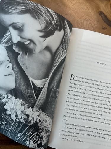 Lisa Marie Presley. Desde aquí a lo desconocido / From Here to the Great Unknown: Memoir (Spanish Edition) thumbnail 5