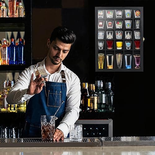 Invech Vitrine Murale pour 30 Verres à Liqueur avec Porte et étagère Amovible, Rangement pour Verres à Liqueur pour décoration de Bar à Domicile thumbnail 4