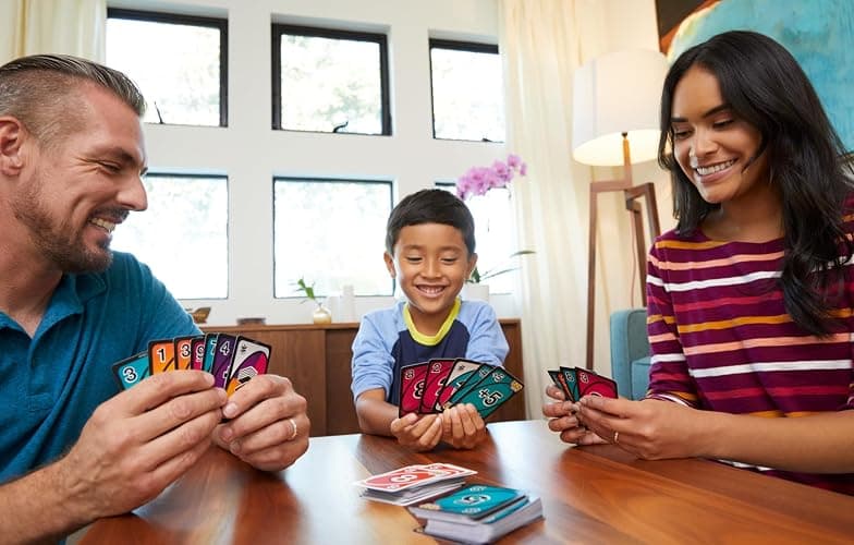Mattel Games UNO FLIP! Family Card Game, with 112 Cards, Makes a Great Game for 7 Year Olds and Up thumbnail 2