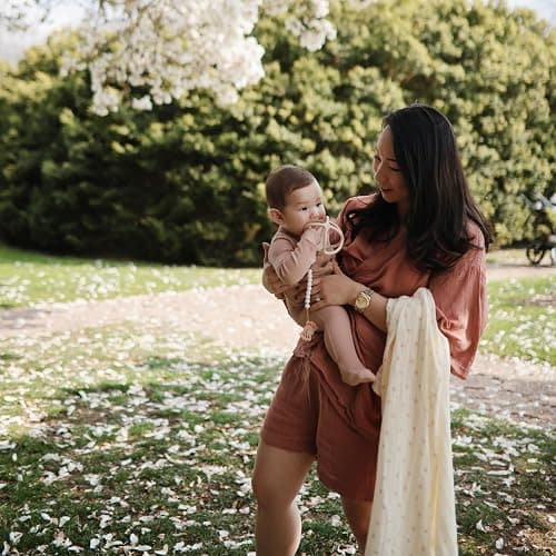mushie Muslin Baby Swaddle Blanket | 100% Organic Cotton (Bows) thumbnail 4