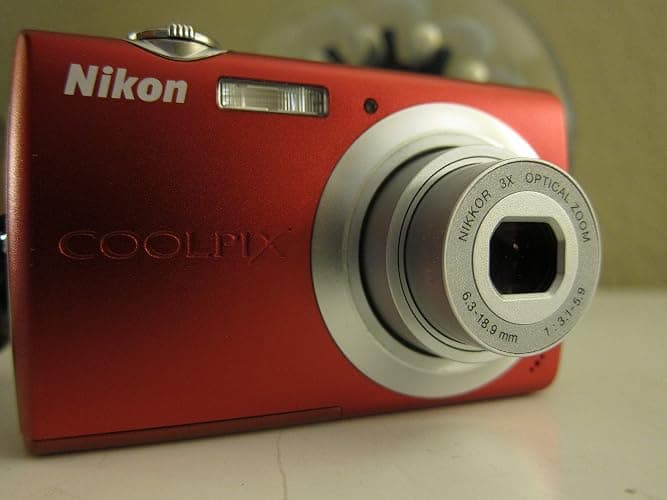 Nikon Coolpix S203 Digital Camera (Red) thumbnail 2