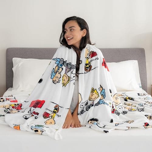 Berkshire Blanket VelvetLoft Cute Character Snoopy Plush Blanket, Peanuts Gang, Full/Queen 90 in x 90 in (Official Peanuts Product) thumbnail 3