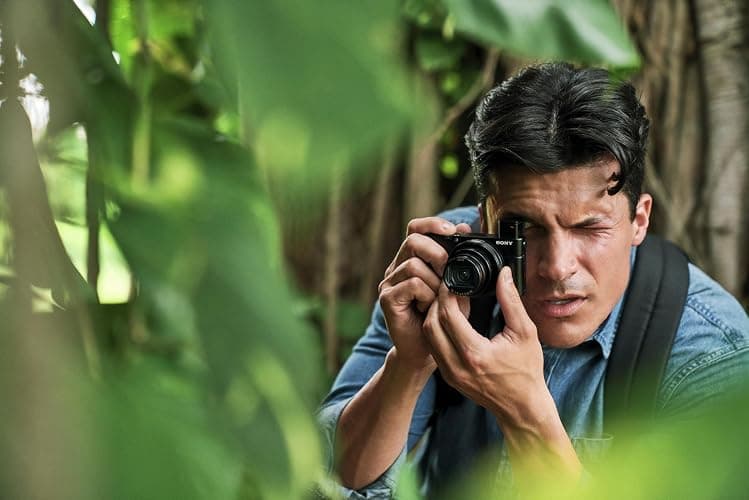 Sony RX100 VII - Advanced Premium Compact Camera with 1.0-Type Sensor, 24-200 mm F2.8-4.5 Zeiss Lens, Superior AF and speed performance, 4K Movie (DSC-RX100M7) thumbnail 9