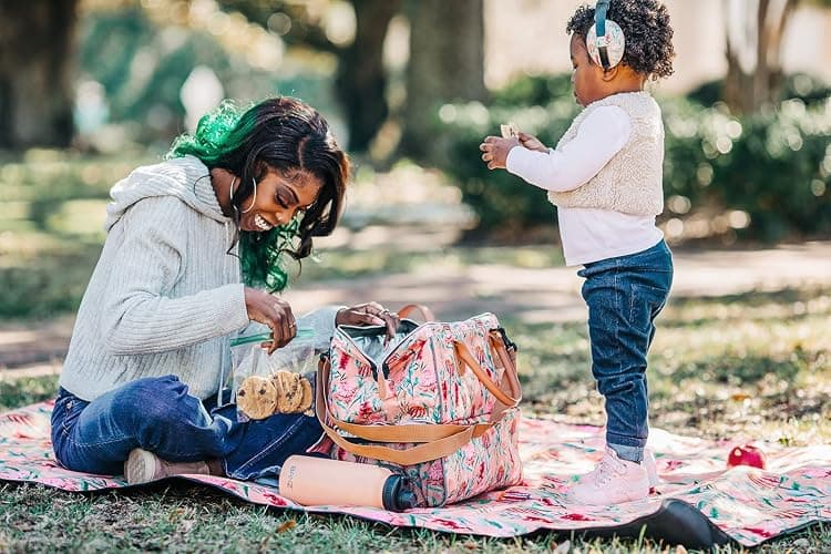 Banz Large Picnic Blanket - Foldable Beach Blanket - Easy Carry Outdoor Mat for Beach, Park, Picnics or Camping - Picnic Accessories 60 X 78 inch - Waratah thumbnail 7