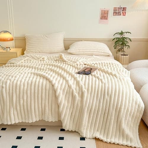 Kuscheldecke 150x200 cm - Warme Flausige Bettüberwurf Decke und Sofadecke - Ideale Geschenke für Mama, Frauen und Freundin (Beige, 150x200cm) thumbnail 2