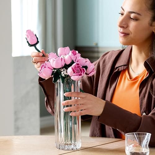 LEGO Botanicals Rosa Rosenstrauß - Set mit Kunstblumen für Erwachsene - 12 künstliche Rosen & 4 Zweige Schleierkraut als DIY Deko - Geschenkidee für Frauen - 10374 thumbnail 2