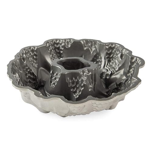 Nordic Ware Platinum Holiday Wreath Bundt Pan thumbnail 4