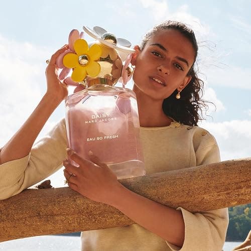 Marc Jacobs Daisy Eau So Fresh Eau de Toilette – Fresh Floral Women's Perfume – With Notes of Raspberry, Wild Rose, Grapefruit & Soft Musks thumbnail 4