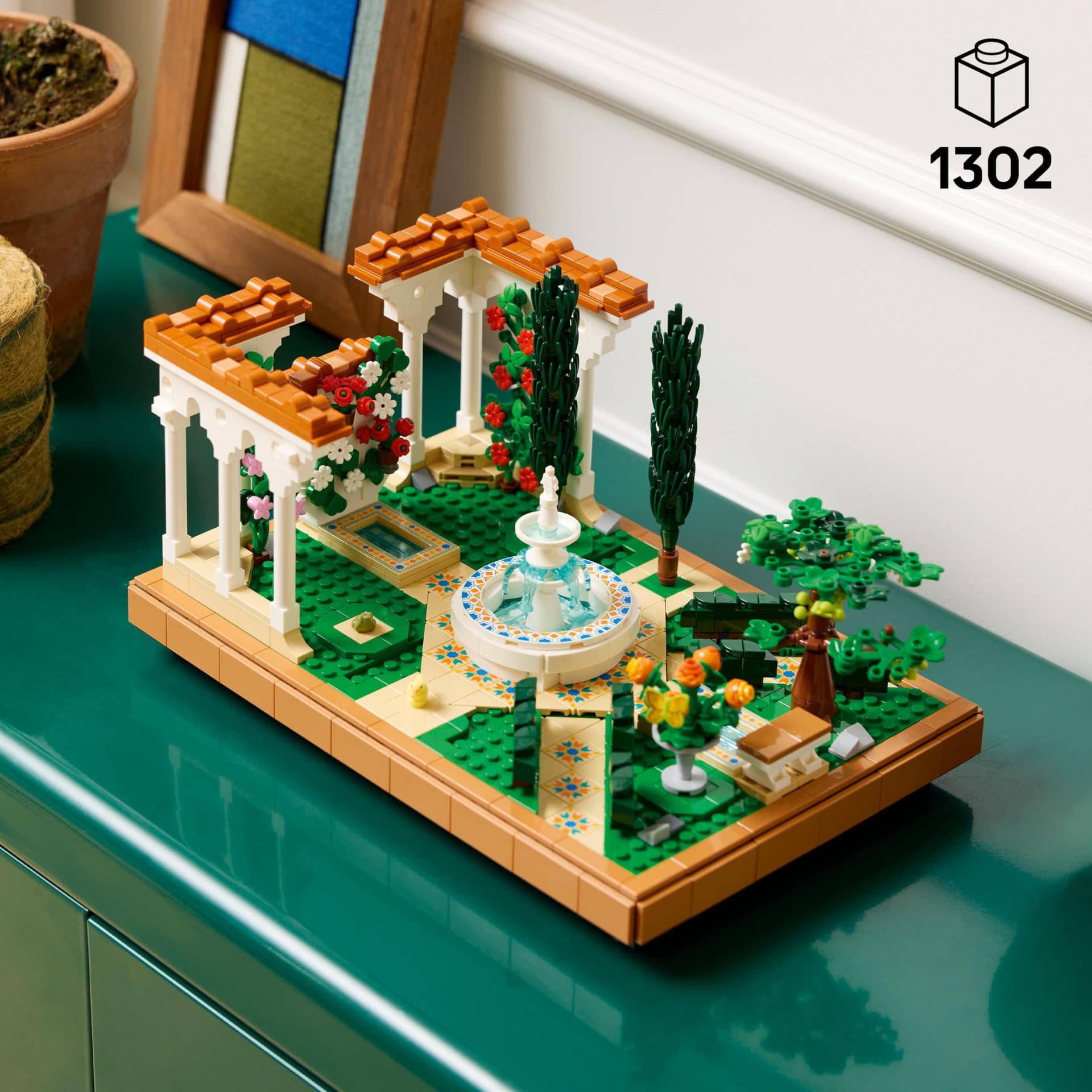 LEGO® Icons Jardín con Fuente Set de construcción y decoración para el hogar y la Oficina con cipreses, parras y Flora diversa, Regalo para Adultos, Modelo reconfigurable 10359 thumbnail 2