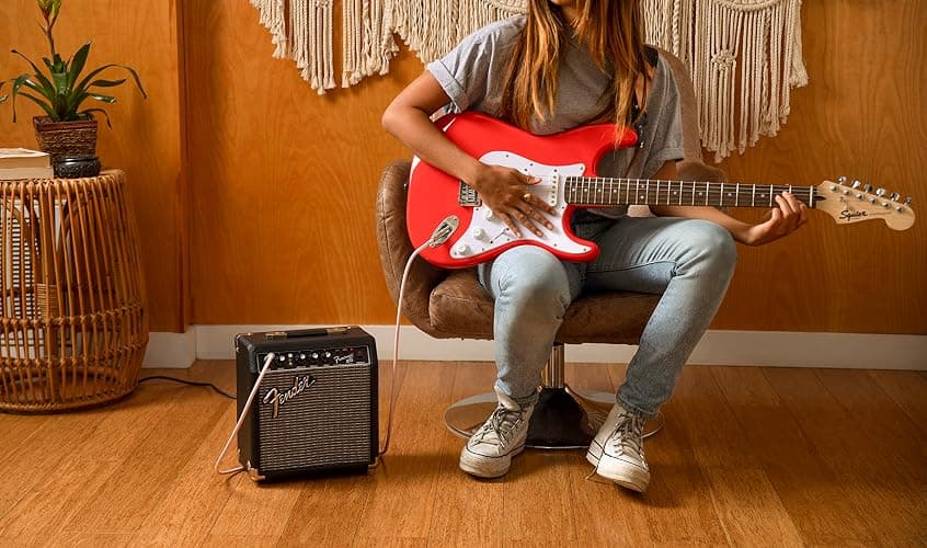 Fender Frontman 10G Guitar Amp, 10 Watts, with 2-Year Warranty, 6 Inch Fender Special Design Speaker, 5.75Dx10.25Wx11H Inches thumbnail 2