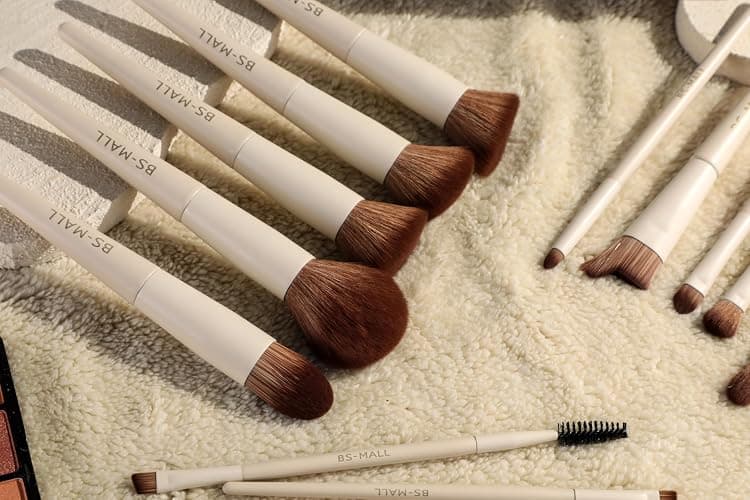 BS-MALL Professional Makeup Brush Set 18 Pcs Premium Synthetic Foundation Powder Concealers Eye Shadows Blush Makeup Brushes with Travel Case (Matte white beige) thumbnail 8