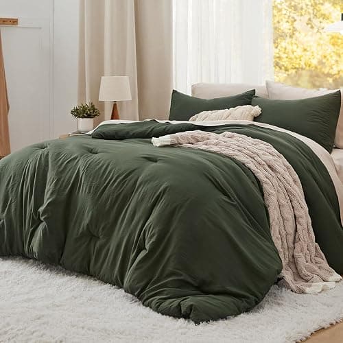 Bedsure Queen Size Comforter Set, Dark Green Soft Prewashed Bedding for All Seasons, 3 Pieces GentleSoft™ Warm Down Alternative Bed Set, 1 Lightweight Comforter (90"x90") and 2 Pillowcases (20"x26") thumbnail 2
