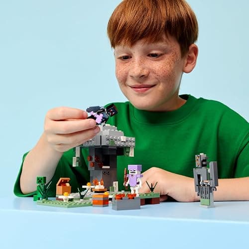LEGO Minecraft Giardino Pallido - Bioma Giocattolo in Miniatura con Minifigure di Creaking e Mothman, e le Figure di Creeper e di Scheletro - Regalo per Gamer, Bambini e Bambine da 7 Anni - 21586 thumbnail 2