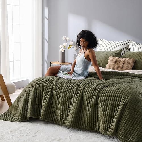 Wonderful Velvet Quilt Set, King Size Dark Green Soft Fluff Texture Coverlet with Shams,Channel Stitched Pattern,All-Season Use,Versatile Lightweight Bedspread for Bedroom Adults Teens Kids,106"x94" thumbnail 5