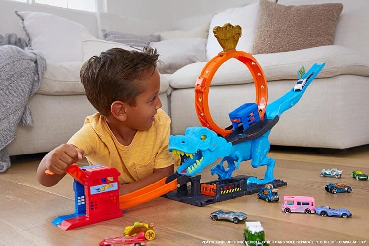 Hot Wheels City Track Set with 1 Toy Car, Race Through a Giant Loop to Defeat a Big Dinosaur, T-Rex Loop Stunt and Race Playset thumbnail 2
