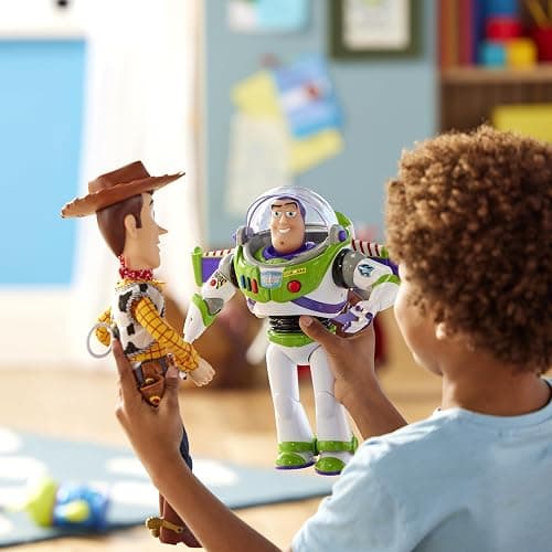Disney Store Action Figure Interattiva Parlante di Buzz Lightyear, Toy Story, 36 cm, con Repertorio di 15 Frasi in Inglese, Interagisce con Altri Personaggi, dai 3 Anni in su thumbnail 3