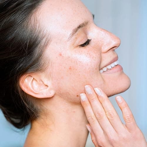 SVR - Sebiaclear Micro-Peel - Gamme Sebiaclear – Eau rénovatrice exfoliante et anti-imperfections – Pour peaux sensibles à tendance acnéique – Niacinamide 4%, PHA, Zinc – 150 ml thumbnail 4