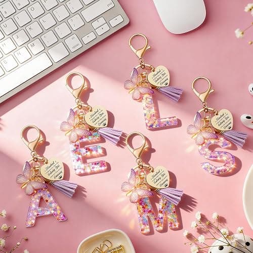 TUZELIYA M Personalisiert Personalisierte Geschenke mit Buchstaben – Glasbecher mit Deckel & Strohhalm + Schlüsselanhänger Buchstabe, Geschenk für Frauen & Mädchen, Geburtstag, Valentinstag thumbnail 2