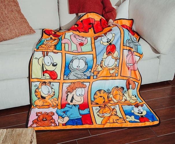 Surreal Entertainment Garfield and Friends Fleece Throw Blanket | Soft Polyester Cover for Sofa, Bed | 45 x 60 Inches thumbnail 6