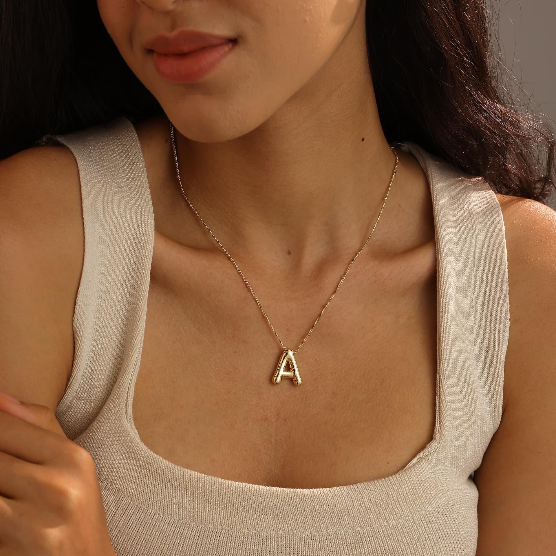 Collar con letra de burbuja dorada para mujer, chapado en oro de 14 quilates, collar con inicial de globo, collar con inicial delicado con dije de inicial para mujer, collar de moda grueso, joyería de thumbnail 2