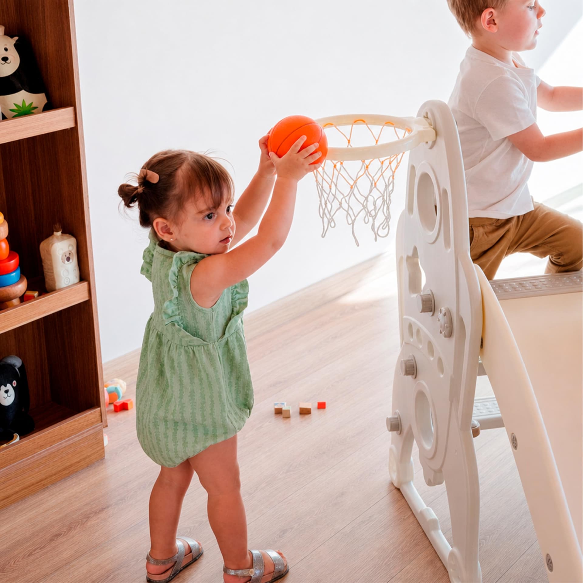 Playground Infantil com Balanço e Escorregador Freso com Escada Antiderrapante, Cesta de Basquete com Bola, Brinquedo Seguro e Resistente, Fácil Montagem e Limpeza, para Crianças de 2 a 6 Anos (Cinza) thumbnail 12