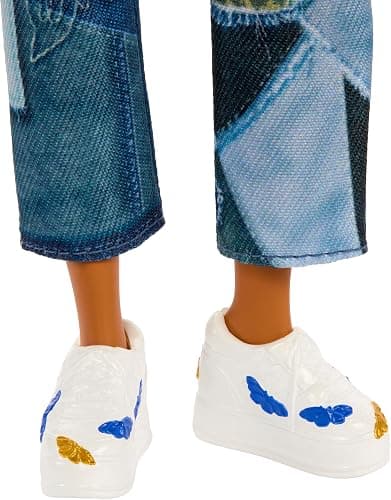 Mattel Disney Descendants: The Rise of Red Fashion Doll & Accessory - Ella, Young Cinderella with Movie-Inspired Clothes thumbnail 4