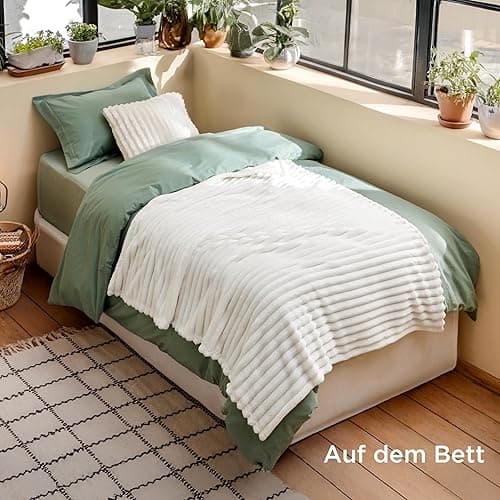 BEDSURE Kuscheldecke - Wolldecke & Fleecedecke, Sofadecke, Weiche Warme Grobe Korddecke für Zimmer Deko, Wohn- & Kuscheldecken, Tagesdecke, Wollweiß, 150 x 200 cm thumbnail 3