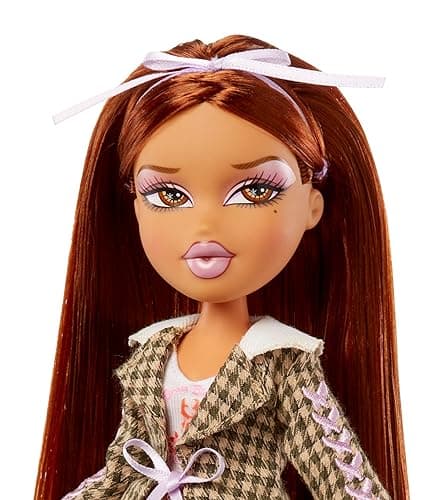 Bratz Stylin' Yasmin Fashion Doll with Customizable T-Shirt for You and Accessories thumbnail 7