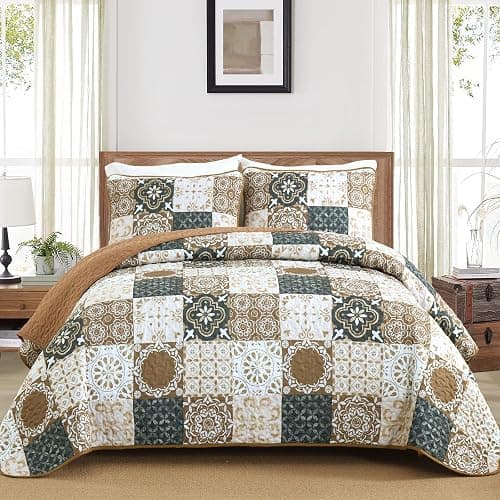 Dobuyly Brown Quilt Set Queen Size, Boho Plaid Patchwork Bedspreads Coverlet Set, 3 Pieces Soft Lightweight Microfiber Fall Quilt Bedding Set for All Seasons 96"x90" - Image 1