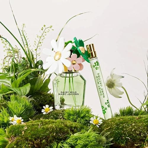 Marc Jacobs Daisy Wild Eau de Parfum - Adventurous Floral Women's Perfume - With Notes of Banana Blossom Accord, Jasmine & Macadamia Accord, Sandalwood & Vetiver des Sables thumbnail 4