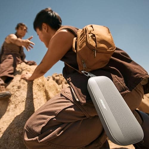 Bose SoundLink Flex (2e génération) Enceinte Bluetooth, Enceinte d’extérieur ultra-portable avec son haute fidélité, 12 heures d’autonomie, Enceinte résistante étanche à l’eau et à la poussière, Grès thumbnail 3