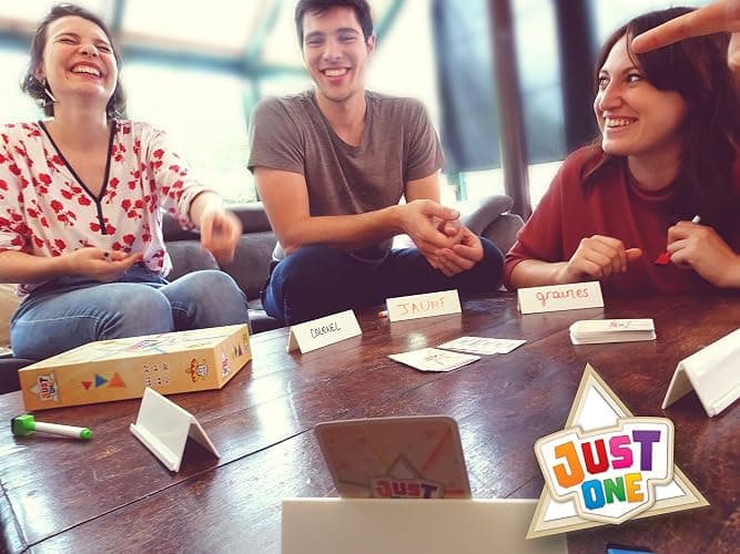 Asmodee - Just One - Jeu de Société Famille - Jeu d 'Ambiance Coopératif pour Enfants dès 8 Ans - Jeu de Cartes avec Mots à Deviner - 3 à 7 Joueurs - 20 Min - Version française - Repos Production thumbnail 7
