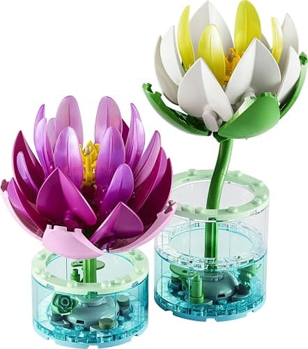 LEGO Botanicals Seerosen - Kunstblumen Set mit 2 künstlichen Topfpflanzen in transparenten Vasen - DIY Kinderzimmer Deko - Geschenk für Mädchen ab 9 Jahren & Erwachsene Blumenliebhaber - 11511 thumbnail 9