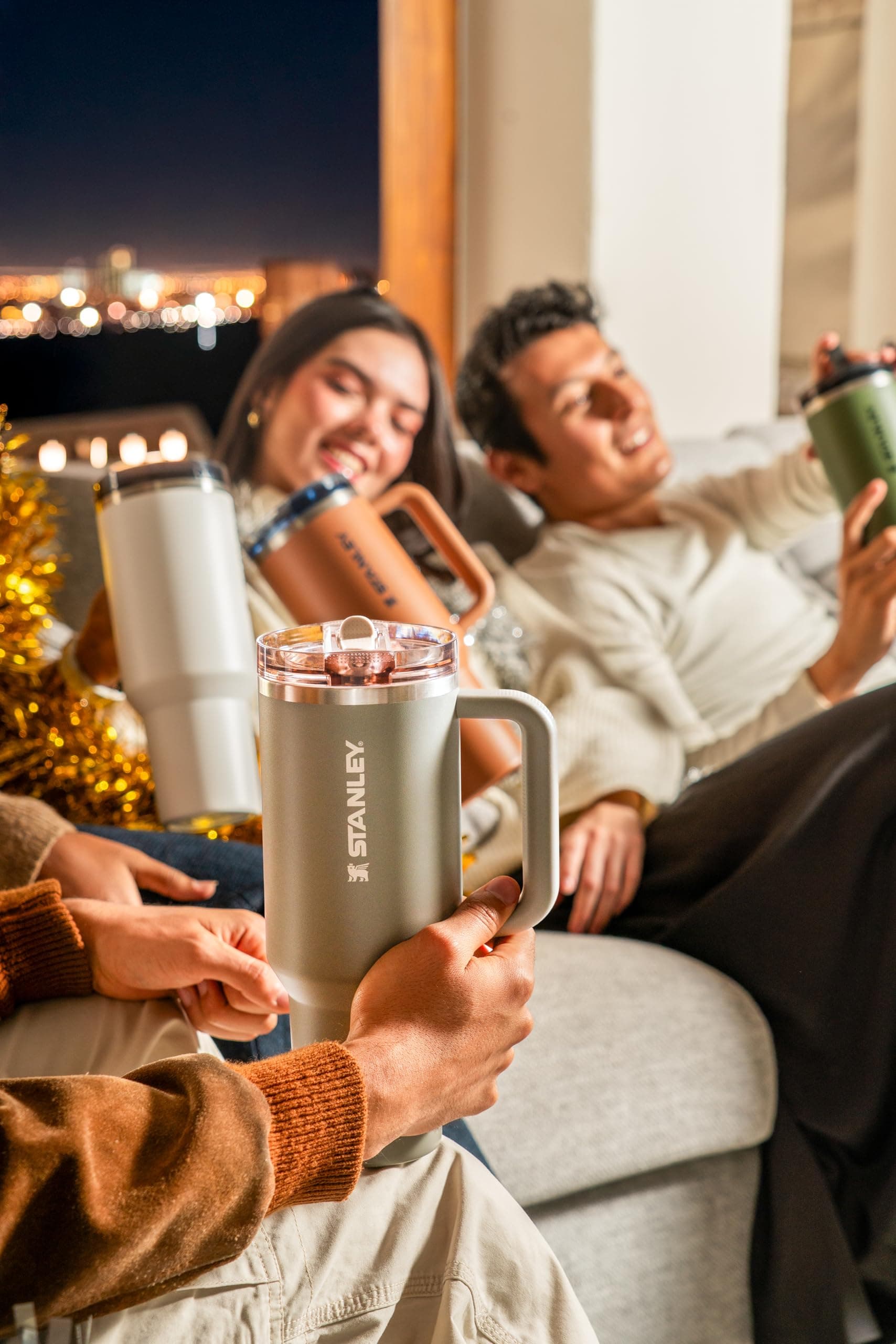 Stanley Quencher ProTour Flip Straw Sage Grey 1.18L - Vaso Térmico Stanley con Popote y Tapa Antiderrames 40oz, Acero Inoxidable Doble Pared thumbnail 4