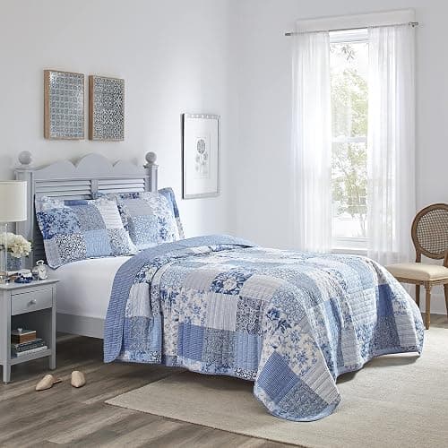 Laura Ashley - Queen Quilt Set, Soft & Reversible Cotton Floral Bedding with a Medium Weight Feel, 3 Piece Bed Set with Matching Pillowcases (Paisley Printed Patchwork Blue) thumbnail 3