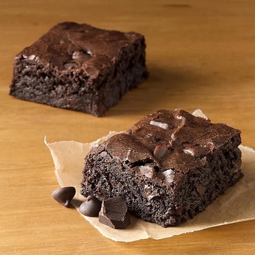 Betty Crocker Supreme Chocolate Chunk Brownie Mix, 18 oz | Fudgier Texture Vs. Prior Recipe, Big Chunks Of Real Chocolate, Makes 16 Servings, Party & Gift Ready thumbnail 3