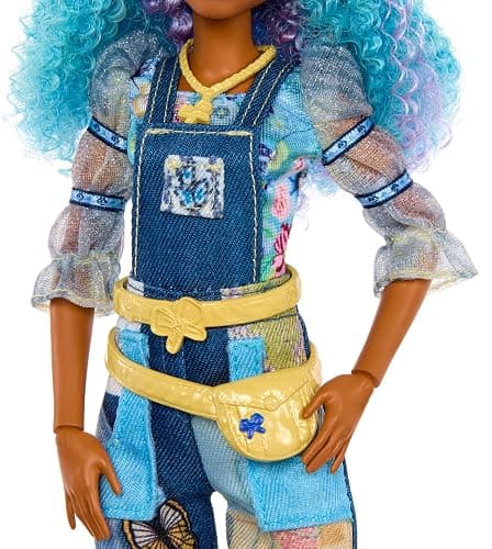 Mattel Disney Descendants: The Rise of Red Fashion Doll & Accessory - Ella, Young Cinderella with Movie-Inspired Clothes thumbnail 3