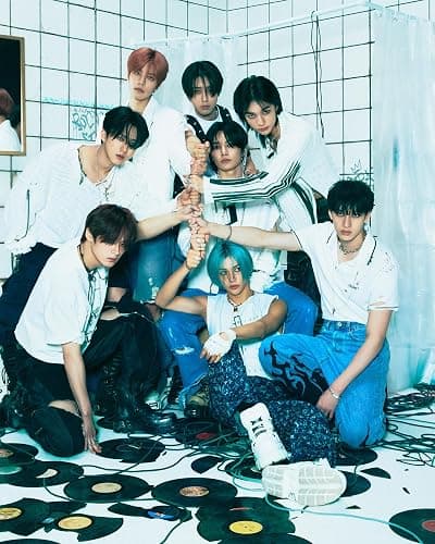Stray Kids 樂-STAR ROCK-STAR 8th Mini Album CD+Contents+Photocard+Tracking Sealed SKZ (Standard ROLL Version) thumbnail 4