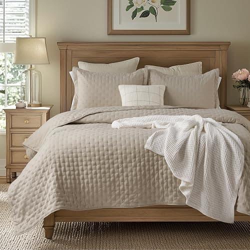 Bedsure King Quilt - Linen Bedspread King Size & Lightweight Comforter, Modern Farmhouse Coverlet with Clover Pattern, Ultra Soft All-Season Bedding, 106 x 96 Inches - Image 1
