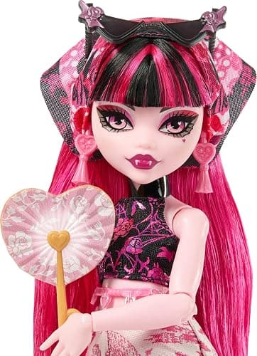 Monster High Skulltimate Secrets Draculaura Doll and Accessories Set, Destination: Gore-geous Oasis with Suitcase and 19+ Surprises Like Clothes thumbnail 3